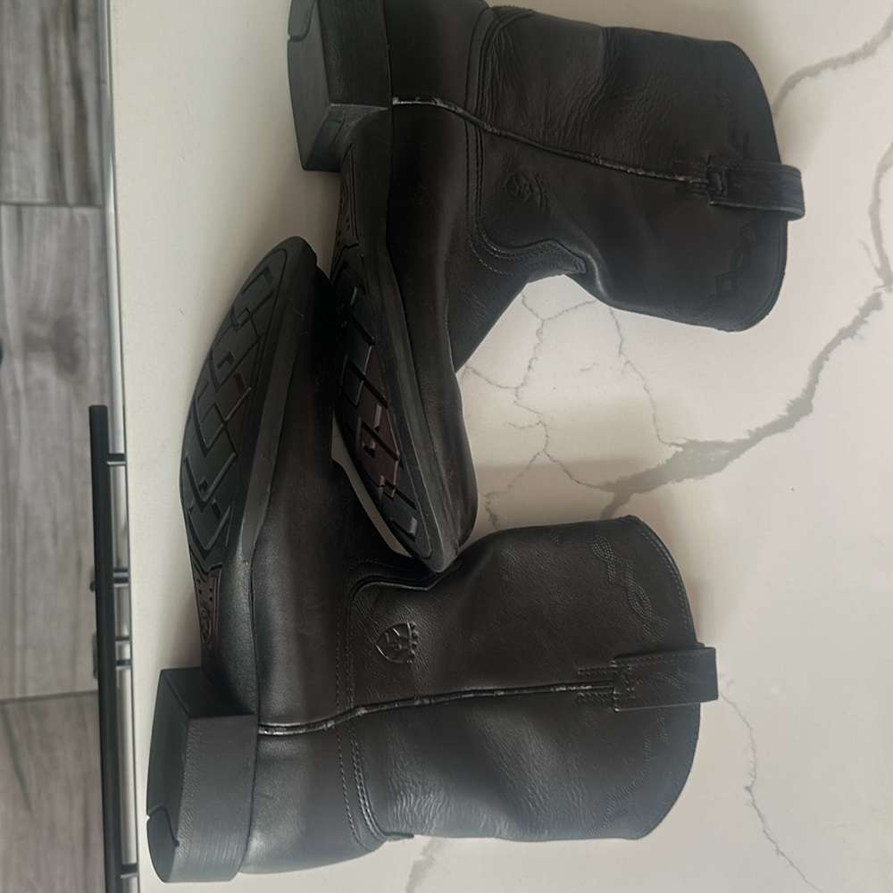 FRYE:

Black Mid-Calf Leather Boots with Pull-On Style - Picture 2 of 4